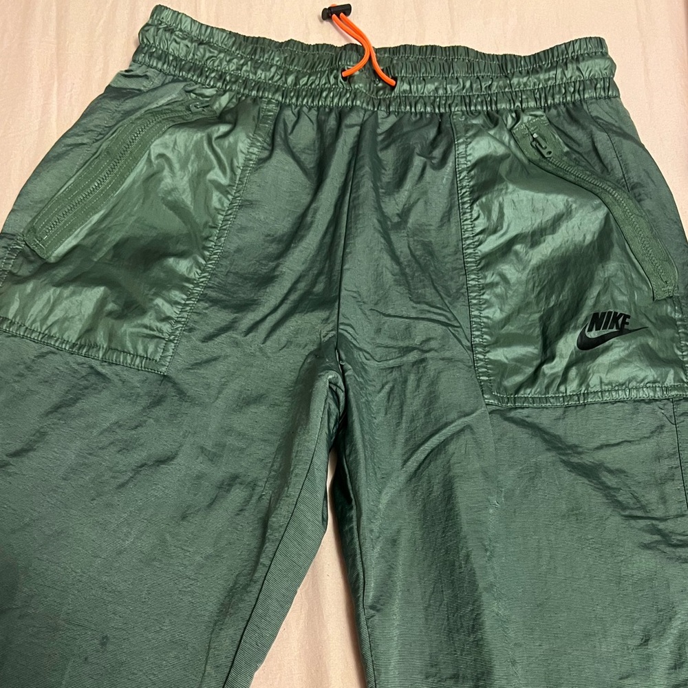 Unisex semi new Nike woven pants size Medium.